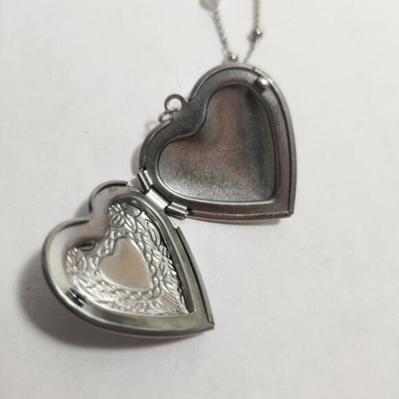 Silver-toned heart locket pendant charm (charm only, chain not included) - Picture 3 of 3